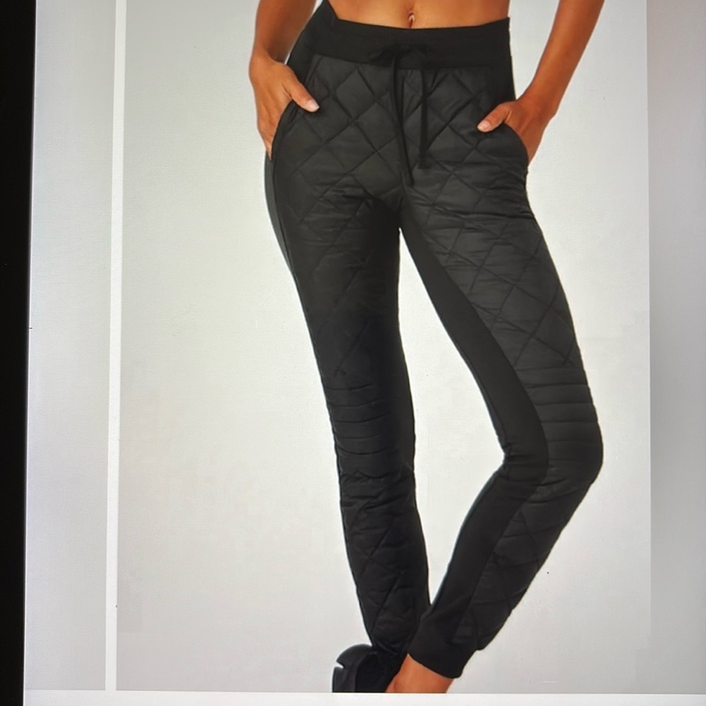 Alo yoga moto puffer pants Airbrush Winter Warm Moto quilted joggers size M